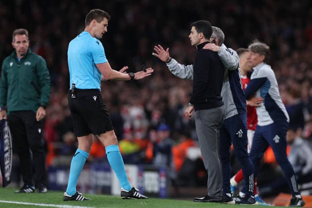 London, England, 5th May 2026. Mikel Arteta manager of Arsenal is spoken to by referee, Daniel Siebert during the Arsenal vs Atletico Madrid UEFA Champions League match at the Emirates Stadium, London. Picture credit should read: David Klein Sportimage EDITORIAL USE ONLY. No use with unauthorised audio, video, data, fixture lists, club league logos or live services. Online in-match use limited to 120 images, no video emulation. No use in betting, games or single club league player publications. SPI_137_DK_Arsenal_Athletico_Madrid SPI-4781-0137