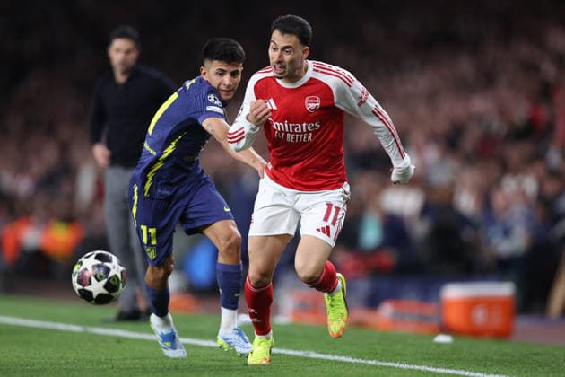 London, England, 5th May 2026. Thiago Almada of Atletico Madrid and Gabriel Martinelli of Arsenal challenge for the ball during the Arsenal vs Atletico Madrid UEFA Champions League match at the Emirates Stadium, London. Picture credit should read: David Klein Sportimage EDITORIAL USE ONLY. No use with unauthorised audio, video, data, fixture lists, club league logos or live services. Online in-match use limited to 120 images, no video emulation. No use in betting, games or single club league player publications. SPI_138_DK_Arsenal_Athletico_Madrid SPI-4781-0138
