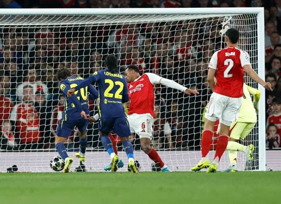 Gabriel of Arsenal tackled Giuliano Simeone of Atletico Madrid when he was clear on goal Arsenal v Atletico Madrid, Football, UEFA Champions League, Semi-Final 2nd Leg, Emirates Stadium, Islington, London, UK - 05 05 2026  Copyright: xMattxImpey Shutterstockx 16860940ae