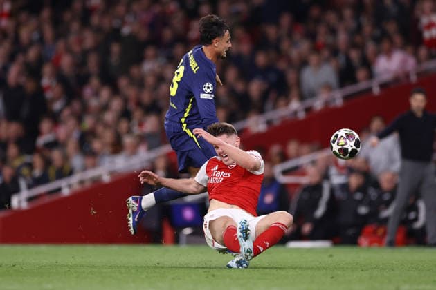 Arsenal gegen Atletico Madrid 05. Mai 2026, London UEFA Champions League Halbfinale Rückspiel Arsenal gegen Atletico Madrid Marc Pubill von Atletico Madrid und Viktor Gyokeres von Arsenal Foto Jacques Feeney Abseits London UK  Copyright: xJacquesxFeeneyx xOffsidexOffside