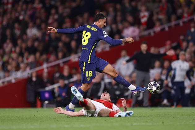 Arsenal gegen Atletico Madrid 05. Mai 2026, London UEFA Champions League Halbfinale Rückspiel Arsenal gegen Atletico Madrid Marc Pubill von Atletico Madrid und Viktor Gyokeres von Arsenal Foto Jacques Feeney Abseits London UK  Copyright: xJacquesxFeeneyx xOffsidexOffside