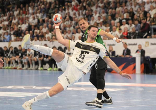 photo Veron Nacinovic Kiel throws against Kresimir Kozina Nasice Handball Men on Tue 05 05 2026 Mens EHF European League , THW Kiel RK Nexe Nasice