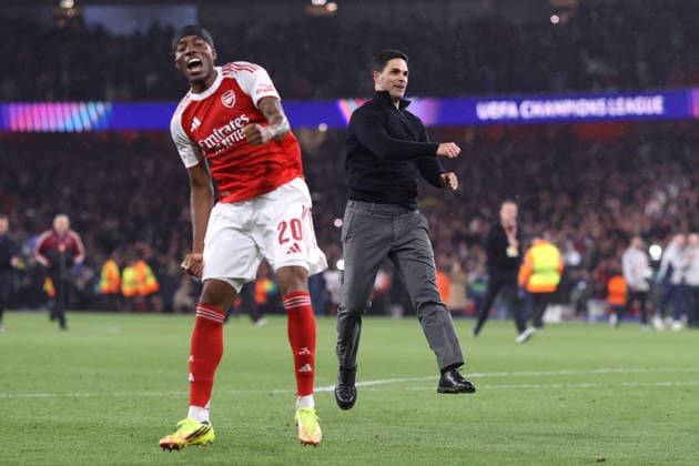 Arsenal gegen Atletico Madrid 05. Mai 2026, London UEFA Champions League Halbfinale Rückspiel Arsenal gegen Atletico Madrid Noni Madueke und Manager Mikel Arteta feiern den Arsenal-Sieg Foto Jacques Feeney Abseits London UK  Copyright: xJacquesxFeeneyx xOffsidexOffside