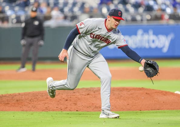 MAY 5, 2026: Cleveland Guardians starting pitcher Gavin Williams (32) fields a ground ball in the 6th inning against the Kansas City Royals at Kauffman Stadium in Kansas City, MO. CSM Kansas City United States - ZUMAc04_ 20260505_zma_c04_111 Copyright: xRomanxPunox