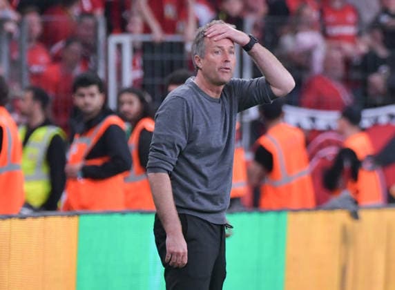 02.05.2026, xblx, Fussball 1.Bundesliga, Bayer 04 Leverkusen - RB Leipzig v.l. Trainer Kasper Hjulmand (Bayer Leverkusen), enttäuscht, enttaeuscht schauend, dissapointed, Enttäuschung, Enttaeuschung (DFL DFB REGULATIONS PROHIBIT ANY USE OF PHOTOGRAPHS as IMAGE SEQUENCES and or QUASI-VIDEO) Leverkusen *** 02 05 2026, xblx, Soccer 1 Bundesliga, Bayer 04 Leverkusen RB Leipzig v l Coach Kasper Hjulmand Bayer Leverkusen , disappointed, disappointed looking, dissapointed, disappointment, disappointment DFL DFB REGULATIONS PROHIBIT ANY USE OF PHOTOGRAPHS as IMAGE SEQUENCES and or QUASI VIDEO Leverkusen