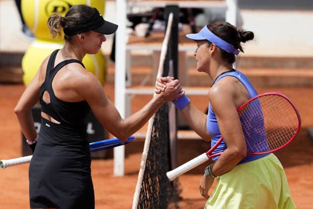 Magda Linette of Poland and Tatiana Maria of Germany shake their ends at the end of their match at the Internazionali BNL d Italia 2026 tennis tournament at Foro Italico in Rome, Italy on May, 6, 2026. AntoniettaxBaldassarre