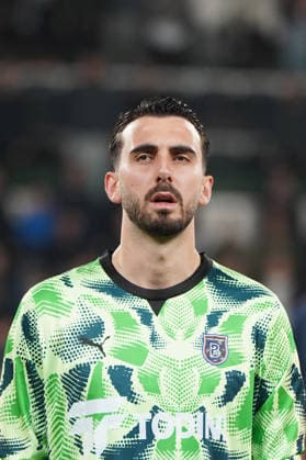 ISTANBUL, TURKEY - OCTOBER 31: Golkeeper Muhammed Sengezer of Basaksehir during the Trendyol Turkish Super League match between Rams Basaksehir FK and Kocaelispor at Basaksehir Fatih Terim Stadyumu on October 31, 2025 in Istanbul, Turkey. ISTANBUL TURKEY Copyright: xSeskimphotox Goalkeeper_Muhammed_Sengezer_Basaksehir3110 (1)