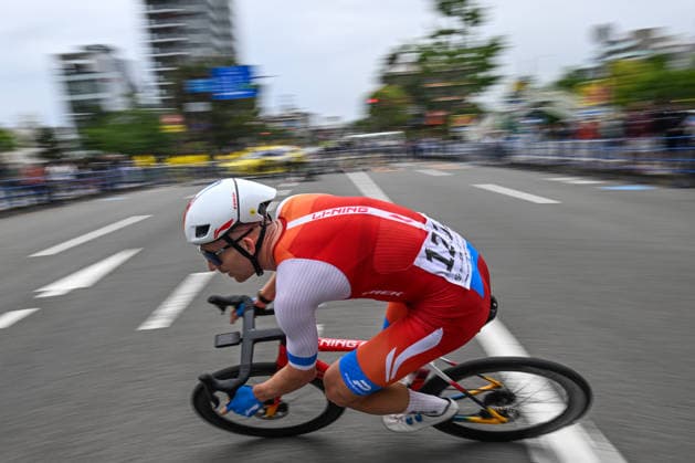 James Gardner Wins The 2026 Wakayama Castle Criterium WAKAYAMA, JAPAN - MAY 6: Cameron Scott of Hengxiang Cycling Team leans deep into a technical corner during the Wakayama Castle Criterium, the pre-event of the 26th Tour de Kumano, on May 6, 2026, in Wakayama City, Japan. Wakayama Japan  Copyright: xArturxWidakx originalFilename:widak-jamesgar260506_npq9h.jpg