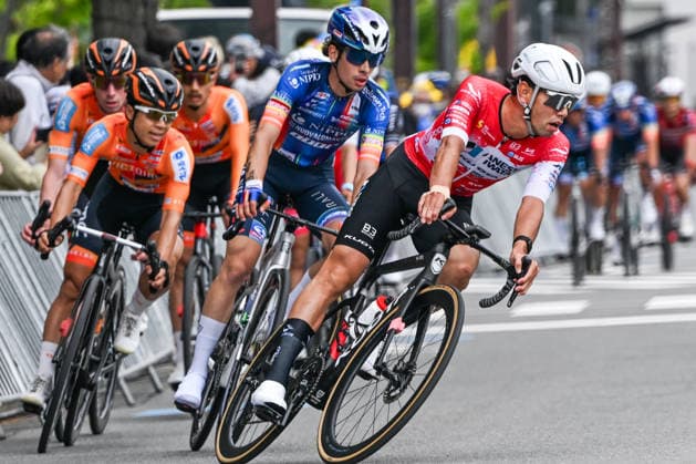 James Gardner Wins The 2026 Wakayama Castle Criterium WAKAYAMA, JAPAN - MAY 6: Yoshiki Terada (R) of JCL Team UKYO leads a group including Samuel Bertolli (C) of Team NIPPO-EF-Martigues and members of Victoire Hiroshima through a technical corner during the Wakayama Castle Criterium, the pre-event of the 26th Tour de Kumano, on May 6, 2026, in Wakayama City, Japan. Wakayama Japan  Copyright: xArturxWidakx originalFilename:widak-jamesgar260506_npSxM.jpg