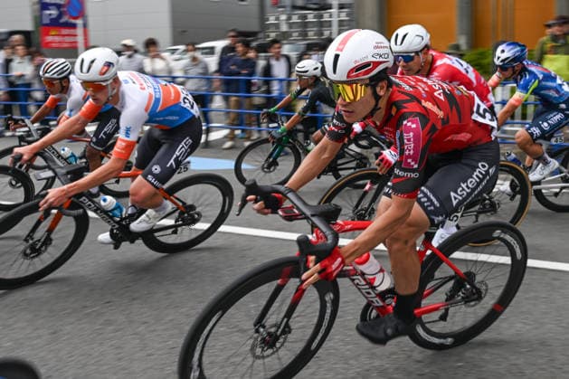 James Gardner Wins The 2026 Wakayama Castle Criterium WAKAYAMA, JAPAN - MAY 6: Taishi Miyazaki (R) of Astemo Utsunomiya Blitzen leads a high-speed chase including Fergus Browning (C) of Terengganu Cycling Team and Yoshiki Terada (L) of JCL Team UKYO during the Wakayama Castle Criterium, the pre-event of the 26th Tour de Kumano, on May 6, 2026, in Wakayama City, Japan. Wakayama Japan  Copyright: xArturxWidakx originalFilename:widak-jamesgar260506_npwHZ.jpg