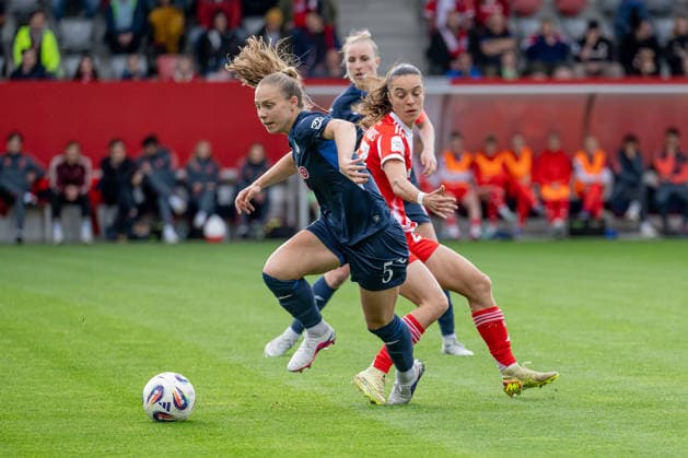 Kampf um den Ball Zweikampf zwischen Jamilla Rankin (TSG 1899 Hoffenheim, 05) und Natalia Padilla Bidas (FC Bayern Muenchen Frauen, 23) GER, FC Bayern Muenchen Frauen vs. TSG 1899 Hoffenheim, Fussball, Google Pixel Frauen-Bundesliga, 24. Spieltag, Saison 2025 2026, 06.05.2026. (DFL DFB REGULATIONS PROHIBIT ANY USE OF PHOTOGRAPHS as IMAGE SEQUENCES and or QUASI-VIDEO). GER, FC Bayern Muenchen Frauen vs. TSG 1899 Hoffenheim, Fussball, Google Pixel Frauen-Bundesliga, 24. Spieltag, Saison 2025 2026, 06.05.2026. Muenchen *** Fight for the ball duel between Jamilla Rankin TSG 1899 Hoffenheim, 05 and Natalia Padilla Bidas FC Bayern Muenchen Frauen, 23 GER, FC Bayern Muenchen Frauen vs TSG 1899 Hoffenheim, Fußball, Google Pixel Frauen Bundesliga, 24 Spieltag, Saison 2025 2026, 06 05 2026 DFL DFB REGULATIONS PROHIBIT ANY USE OF PHOTOGRAPHS as IMAGE SEQUENCES and or QUASI VIDEO GER, FC Bayern Muenchen Frauen vs TSG 1899 Hoffenheim, Football, Google Pixel Frauen Bundesliga, 24 Spieltag, Saison 2025 2026, 06 05 2026 Muenchen Copyright: xEibner-Pressefoto HeikexFeinerx EP_HFR
