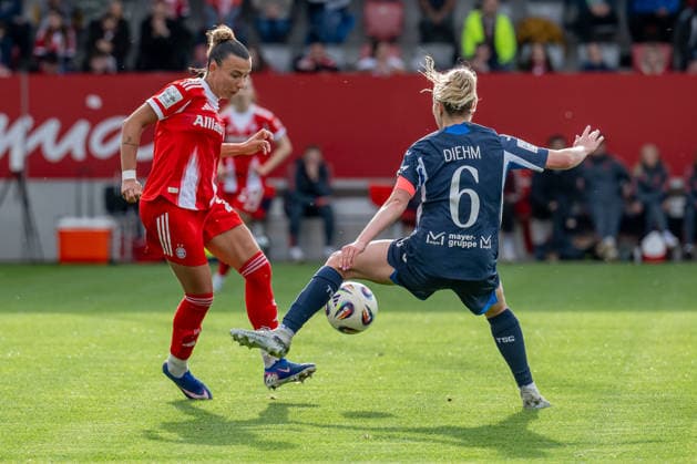 Fight for the ball duel between Arianna Caruso FC Bayern Muenchen Frauen, 27 and Vanessa Diehm TSG 1899 Hoffenheim, 06 GER, FC Bayern Muenchen Frauen vs TSG 1899 Hoffenheim, Football, Google Pixel Frauen Bundesliga, 24 Matchday, Season 2025 2026, 06 05 2026 DFL DFB REGULATIONS PROHIBIT ANY USE OF PHOTOGRAPHS as IMAGE SEQUENCES and or QUASI VIDEO GER, FC Bayern Muenchen Frauen vs TSG 1899 Hoffenheim, Football, Google Pixel Frauen Bundesliga, 24 Spieltag, Saison 2025 2026, 06 05 2026 Muenchen Copyright: xEibner-Pressefoto HeikexFeinerx EP_HFR