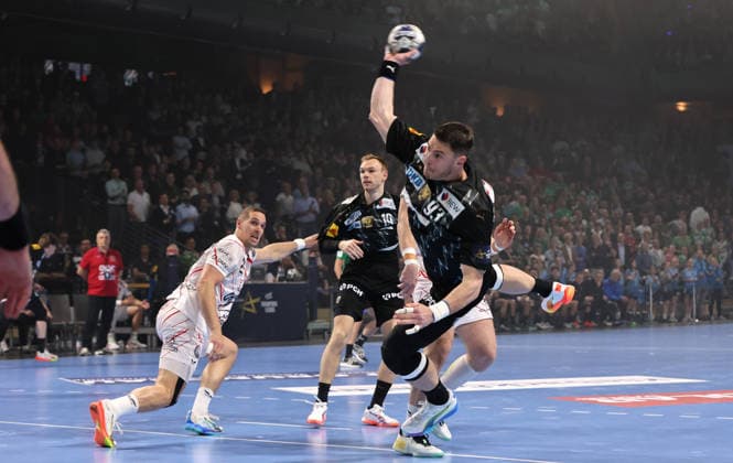 Mijajlo Marsenic scores a goal duel Match scene Action Sport Handball CL Champions League Champions League Mens quarter-final second leg season 2025 2026 06 05 2026 Füchse Berlin vs Veszprem HC in the Max Schmeling Halle