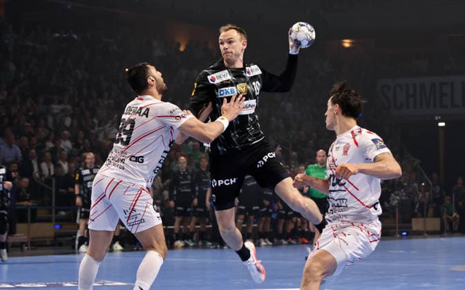 Yehia Mohammed Yehia Elderaa, Mathias Gidsel on the ball, Yanis Lenne duel match scene Action Sport Handball CL Champions League Champions League Mens quarter-final second leg season 2025 2026 06 05 2026 Füchse Berlin vs Veszprem HC in the Max Schmeling Halle