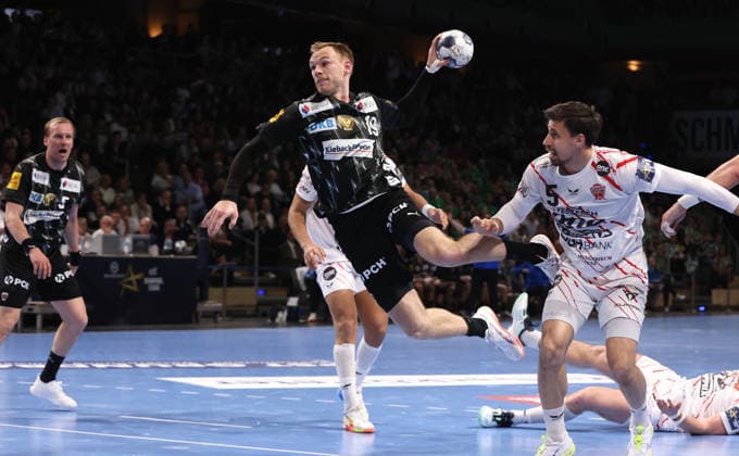 Mathias Gidsel scores a goal, Ivan Martinovic duel Game scene Action Sport Handball CL Champions League Champions League Mens quarter-final second leg season 2025 2026 06 05 2026 Füchse Berlin vs Veszprem HC in the Max Schmeling Halle