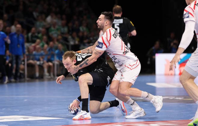 Mathias Gidsel on the ball, Hugo Descat duel Match scene Action Sport Handball CL Champions League Champions League Mens quarter-final second leg season 2025 2026 06 05 2026 Füchse Berlin vs Veszprem HC in the Max Schmeling Halle