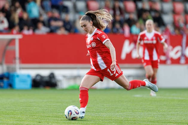 Katharina Naschenweng 19, FC Bayern München beim Spiel zwischen FC Bayern München v TSG 1899 Hoffenheim, Fußball, Frauen, Google Pixel Frauen Bundesliga, 2025 2026, 24 Spieltag am 06 05 2026 in München, FC Bayern Campus DFL and DFB regulations prohibit any use of photographs as image sequences and or quasi video Bayern Deutschland