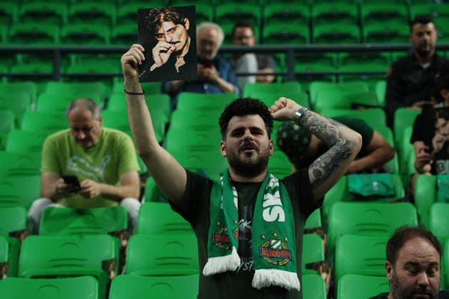 May 6, 2026, Athens, Athens, Greece: A Panathinaikos supporter holds a mask featuring the face of Panathinaikos owner Dimitris Giannakopoulos. during the EuroLeague Playoffs Game 3 between Panathinaikos and Valencia at Telekom Center Athens in Athens, Greece on May 6, 2026. EuroLeague Playoffs: Panathinaikos Vs Valencia  - ZUMAa226 20260506_zip_a226_002 Copyright: xGiorgosxArapekosx