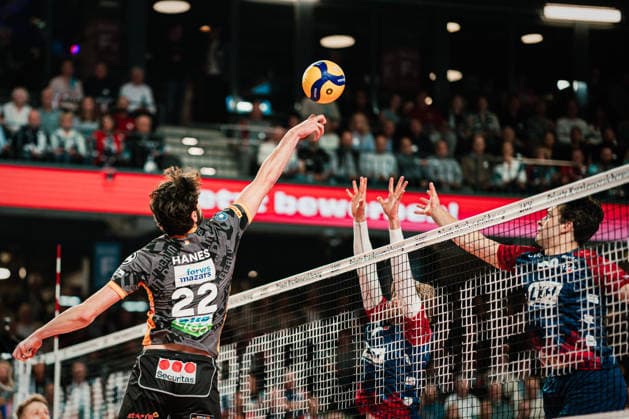 VBL SVG Lüneburg vs Berlin Recycling Volleys, 06 05 2026 Jake Hanes Berlin Recycling Volleys, 22 spikes the ball over the net Volleyball Bundesliga, Playoffs, Final, Game 3 SVG Lüneburg vs Berlin Recycling Volleys on 06 05 2026 at the LKH Arena, Lüneburg Copyright: xBEAUTIFULxSPORTS Tonhäuserx