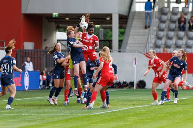 Edna Imade 29, FC Bayern Munich with Team FC Bayern Munich and Team TSG 1899 Hoffenheim at the match between FC Bayern Munich v TSG 1899 Hoffenheim, Football, Women, Google Pixel Women Bundesliga, 2025 2026, 24 Matchday on 06 05 2026 in Munich, FC Bayern Campus DFL and DFB regulations prohibit any use of photographs as image sequences and or quasi video Bayern Germany