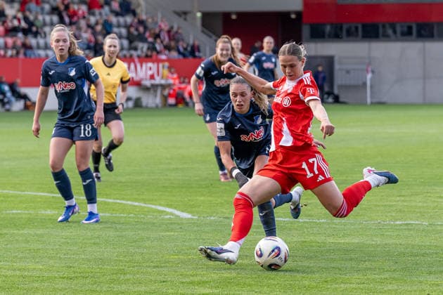 Jill Janssens TSG 1899 Hoffenheim, 09 tries to stop Klara Buehl FC Bayern Muenchen Frauen, 17 GER, FC Bayern Muenchen Frauen vs TSG 1899 Hoffenheim, Soccer, Google Pixel Frauen Bundesliga, 24 Matchday, Season 2025 2026, 06 05 2026 DFL DFB REGULATIONS PROHIBIT ANY USE OF PHOTOGRAPHS as IMAGE SEQUENCES and or QUASI VIDEO GER, FC Bayern Muenchen Frauen vs TSG 1899 Hoffenheim, Football, Google Pixel Frauen Bundesliga, 24 Spieltag, Saison 2025 2026, 06 05 2026 Muenchen Copyright: xEibner-Pressefoto HeikexFeinerx EP_HFR