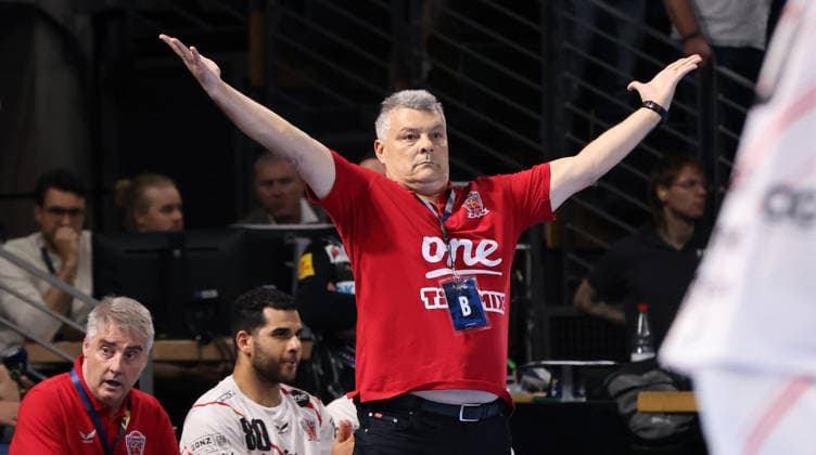 Coach Xavier Pascual Fuertes pointing, gesturing upper body action Sport Handball CL Champions League Champions League Mens quarter-final second leg season 2025 2026 06 05 2026 Füchse Berlin vs Veszprem HC in the Max Schmeling Halle