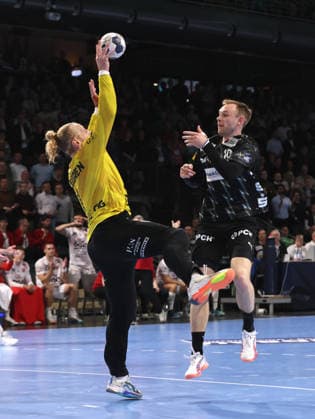 Goalkeeper Mikael Appelgren, Mathias Gidsel on the ball duel Match scene Action Sport Handball CL Champions League Champions League Mens quarter-final second leg season 2025 2026 06 05 2026 Füchse Berlin vs Veszprem HC in the Max Schmeling Halle