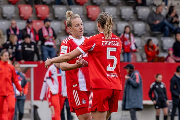 High-five from Carolin Simon FC Bayern Muenchen Frauen, 30 with Magdalena Eriksson FC Bayern Muenchen Frauen, 05 after the end of the match GER, FC Bayern Muenchen Frauen vs TSG 1899 Hoffenheim, Football, Google Pixel Frauen Bundesliga, 24 Matchday, Season 2025 2026, 06 05 2026 DFL DFB REGULATIONS PROHIBIT ANY USE OF PHOTOGRAPHS as IMAGE SEQUENCES and or QUASI VIDEO GER, FC Bayern Muenchen Frauen vs TSG 1899 Hoffenheim, Football, Google Pixel Frauen Bundesliga, 24 Spieltag, Saison 2025 2026, 06 05 2026 Muenchen Copyright: xEibner-Pressefoto HeikexFeinerx EP_HFR