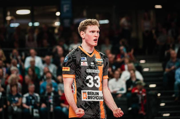 VBL SVG Lüneburg vs Berlin Recycling Volleys, 06 05 2026 Fedor Ivanov Berlin Recycling Volleys, 33 cheers Volleyball Bundesliga, Playoffs, Final, Match 3 SVG Lüneburg vs Berlin Recycling Volleys on 06 05 2026 in the LKH Arena, Lüneburg Copyright: xBEAUTIFULxSPORTS Tonhäuserx