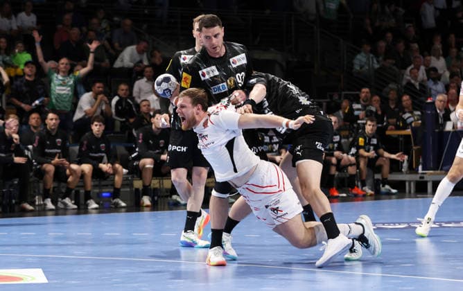 Dragan Pechmalbec on the ball, Mijajlo Marsenic duel Match scene Action Sport Handball CL Champions League Champions League Mens quarter-final second leg season 2025 2026 06 05 2026 Füchse Berlin vs Veszprem HC in the Max Schmeling Halle