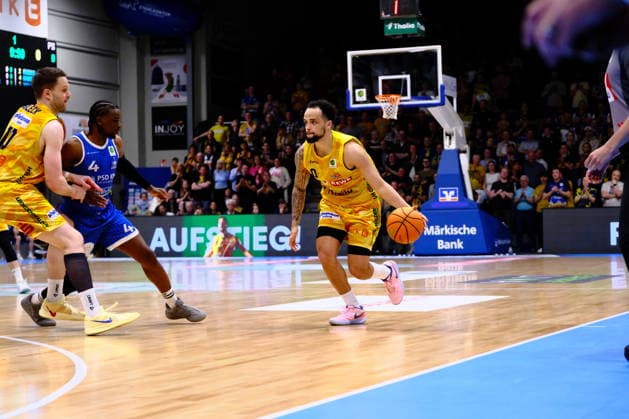 ProA Playoffs Quarterfinals Phoenix Hagen vs PS Karlsruhe LIONS, Hagen, 06 05 2026, Ischelandhalle Hagen Marcus Henri Graves 0, Phoenix Hagen, PG on the move towards the basket ProA Playoffs Quarterfinals Phoenix Hagen vs PS Karlsruhe LIONS, Hagen, 06 05 2026, Ischelandhalle Hagen Copyright: xBEAUTIFULxSPORTS Piepenstockx