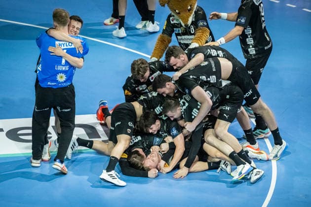 Handball Berlin 06.05.2026 Saison 2025 2026 Championsleague Champions League Männer, Herren Viertelfinale Rückspiel Füchse Berlin - One Veszprem HC Füchse gewinnen im Siebenmeterwerfen Mathias Gidsel (Füchse Berlin, No.19) mit dem entscheidenden Siebenmeter Jubel *** Handball Berlin 06 05 2026 Season 2025 2026 Champions League Champions League Men, Men Quarter-final second leg Füchse Berlin One Veszprem HC Füchse win on seven-metre penalty Mathias Gidsel Füchse Berlin, No 19 with the decisive seven-metre penalty