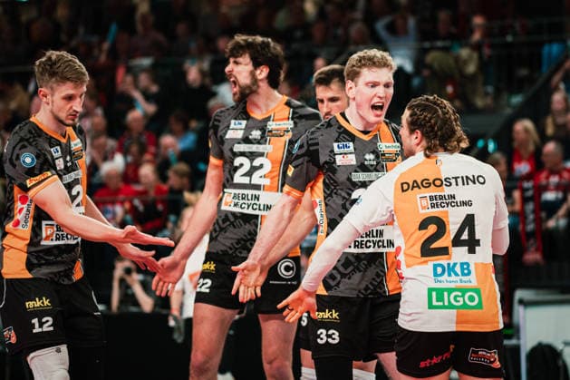 VBL SVG Lüneburg vs Berlin Recycling Volleys, 06 05 2026 Fedor Ivanov Berlin Recycling Volleys, 33 cheers to Kyle Dagostino Berlin Recycling Volleys, 24 Volleyball Bundesliga, Playoffs, Final, Game 3 SVG Lüneburg vs Berlin Recycling Volleys on 06 05 2026 at LKH Arena, Lüneburg Copyright: xBEAUTIFULxSPORTS Tonhäuserx