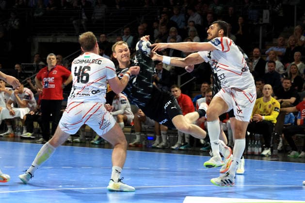 DEU, Machineseeker EHF Champions League, Fuechse Berlin vs One VeszprŽm HC, 06 05 2026, Max Schmeling Halle, Berlin, DEU, Machineseeker EHF Champions League, Fuechse Berlin vs One VeszprŽm HC, in the picture Mathias Gidsel Fuechse Berlin 19 , Dragan Pechmalbec Veszprem 46 , Yehia Elderaa Veszprem 39 nordphotoxGmbHx xEngler nph00076