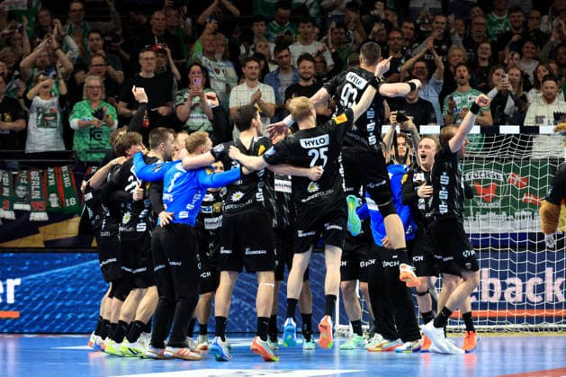 DEU, Machineseeker EHF Champions League, Fuechse Berlin vs One VeszprŽm HC, 06 05 2026, Max Schmeling Halle, Berlin, DEU, Machineseeker EHF Champions League, Fuechse Berlin vs One VeszprŽm HC, in the picture Mijajlo Marsenic Fuechse Berlin 93 Fuechse players circle nordphotoxGmbHx xEngler nph00076