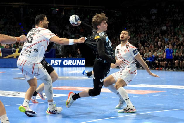 DEU, Machineseeker EHF Champions League, Fuechse Berlin vs One VeszprŽm HC, 06 05 2026, Max Schmeling Halle, Berlin, DEU, Machineseeker EHF Champions League, Fuechse Berlin vs One VeszprŽm HC, in the picture Nils Lichtlein Fuechse Berlin 17 , Ahmed Hesham Veszprem 15 , Yehia Elderaa Veszprem 39 nordphotoxGmbHx xEngler nph00076