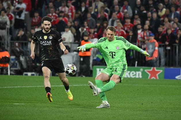06 05 2026, xemx, Football UEFA Champions League 1 2 Final, FC Bayern Muenchen Paris St Germain v l Khvicha Kvaratskhelia Paris St Germain Manuel Neuer FC Bayern Muenchen Zweikampf, Aktion, action, battle for the ball DFL DFB REGULATIONS PROHIBIT ANY USE OF PHOTOGRAPHS as IMAGE SEQUENCES and or QUASI VIDEO Muenchen