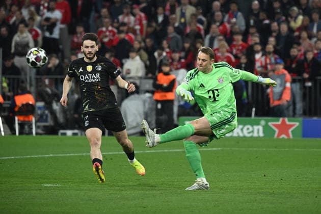 06 05 2026, xemx, Football UEFA Champions League 1 2 Final, FC Bayern Muenchen Paris St Germain v l Khvicha Kvaratskhelia Paris St Germain Manuel Neuer FC Bayern Muenchen Zweikampf, Aktion, action, battle for the ball DFL DFB REGULATIONS PROHIBIT ANY USE OF PHOTOGRAPHS as IMAGE SEQUENCES and or QUASI VIDEO Muenchen