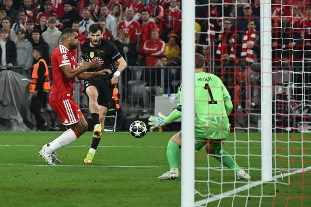 06 05 2026, xemx, Football UEFA Champions League 1 2 Final, FC Bayern Muenchen Paris St Germain v l Jonathan Tah FC Bayern Muenchen Khvicha Kvaratskhelia Paris St Germain duel, action, action, battle for the ball DFL DFB REGULATIONS PROHIBIT ANY USE OF PHOTOGRAPHS as IMAGE SEQUENCES and or QUASI VIDEO Muenchen