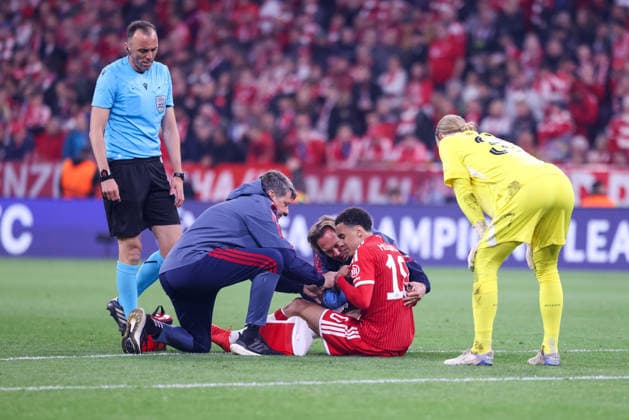 Jamal Musiala (FC Bayern Muenchen, 10) wird behandelt, GER, FC Bayern Muenchen vs. Paris St. Germain, Fussball, UEFA Champions League, Halbfinale, Rueckspiel, Saison 2025 2026, 06.05.2026, GER, FC Bayern Muenchen vs. Paris St. Germain, Fussball, UEFA Champions League, Halbfinale, Rueckspiel, Saison 2025 2026, 06.05.2026 Muenchen *** Jamal Musiala FC Bayern Muenchen, 10 is treated, GER, FC Bayern Muenchen vs Paris St Germain, Football, UEFA Champions League, semi-final, second leg, 2025 2026 season, 06 05 2026, GER, FC Bayern Muenchen vs Paris St Germain, Football, UEFA Champions League, semi-final, second leg, 2025 2026 season, 06 05 2026 Muenchen Copyright: xEibner-Pressefoto JennixMaulx EP_JML