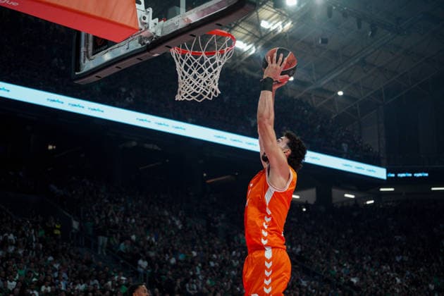 May 6, 2026, Athens, Athens, Greece: PUETRO dunks during the EuroLeague Playoffs Game 3 between Panathinaikos and Valencia at Telekom Center Athens in Athens, Greece on May 6, 2026. EuroLeague Playoffs: Panathinaikos Vs Valencia  - ZUMAa226 20260506_zip_a226_005 Copyright: xGiorgosxArapekosx