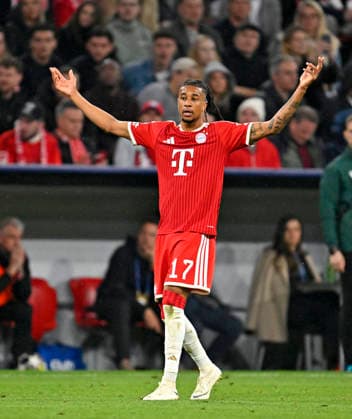 06 05 2026, Football UEFA Championsleague 2025 2026 semi-final second leg, FC Bayern Munich Paris St Germain, in the Allianz Arena Munich, Michael Olise FC Bayern Munich gets upset DFL and DFB regulations prohibit any use of photographs as image sequences and or quasi video