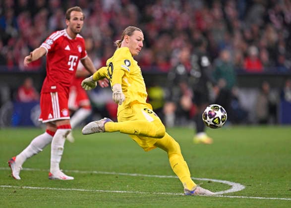 06 05 2026, Football UEFA Championsleague 2025 2026 semi-final second leg, FC Bayern Munich Paris St Germain, in the Allianz Arena Munich, f l Harry Kane FC Bayern Munich and goalkeeper Matvey Safonov FC Paris Saint Germain DFL and DFB regulations prohibit any use of photographs as image sequences and or quasi video