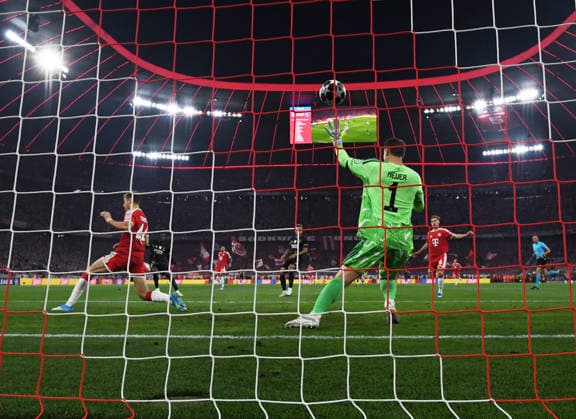 Soccer, Men, 2025 2026 season, Champions League semi-final, second leg , FC Bayern Munich Paris St Germain, Ousmane Dembele PSG scores the goal to 0 1 against Josip Stanisic Bayern Munich and goalkeeper Manuel Neuer Bayern Munich , 06 05 2026, Copyright: xMatthiasxKochx