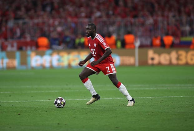 Football, Men, Champions League, 2025 2026 season, FC Bayern Munich Paris Saint Germain, semi-final second leg, Allianz Arena Dayot Upamecano FC Bayern Munich with ball