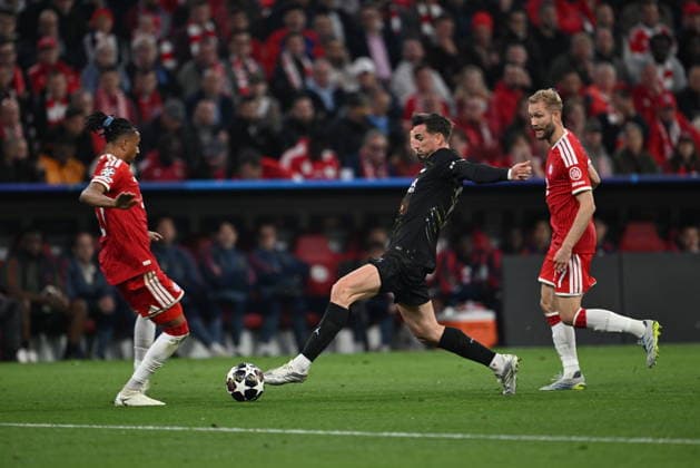 FC Bayern Munich v PSG - UEFA Champions League MUNICH, GERMANY - MAY6 Fabian Ruiz (C) of Paris Saint-Germain in action against Michael Olise of FC Bayern Munich during the UEFA Champions League Semi-Final Second Leg match between FC Bayern Munich and Paris Saint-Germain at Football Arena Munich in Munich, Germany, on May 6, 2026. Halil Sagirkaya Anadolu Munich Germany. Editorial use only. Please get in touch for any other usage.  Copyright: x2026xAnadoluxHalilxSagirkayax