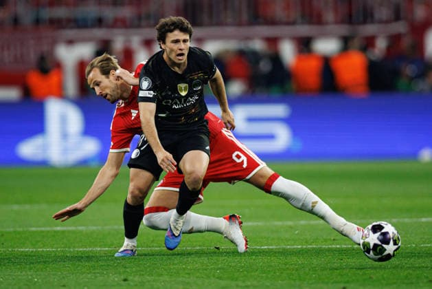 Joao Neves and Harry Kane seen during UEFA Champions League semifinal game between teams o FC Bayern Munchen and Paris Saint-Germain (Grzegorz Wajda Ball Raw Images) Munich Allianz Arena Germany Copyright: xGrzegorzxWajdax grzegorzwajda_bayern_psg_2526_3-2