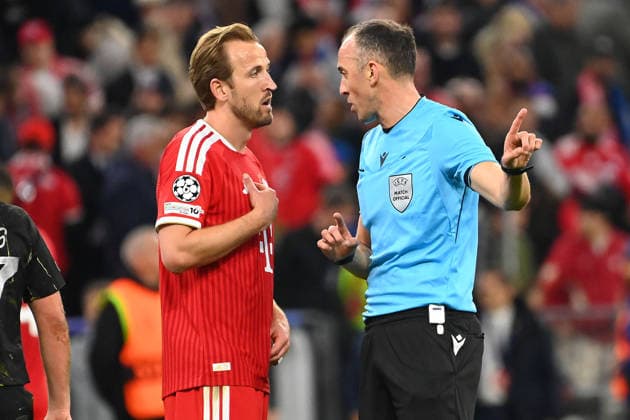 Harry KANE Bayern Muenchen with referee Joao PINHEIRO Football Champions League,season 2025 26, semi-final FC Bayern Muenchen Paris Saint Germain PSG on 06 05 2026 A L L I A N Z A R E N A