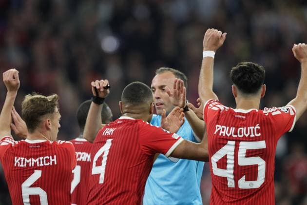Bayern players bribing referee PINHEIRO Football Bayern Paris Football Champions League, FC Bayern Munich Paris Saint Germain, semi-final, second leg, 2025 2026 season, on 6 05 2026 in Munich, A L L I A N Z A R E N A, Germany Source Copyright Credit Oryk HAIST xFUSSBALL-BAYERN-PARISx