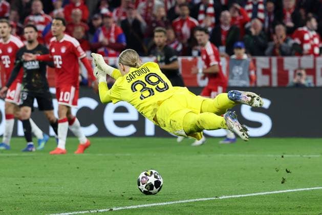 Matvey Safonov of Paris Saint-Germain punches clear Bayern Munich v Paris Saint-Germain, UEFA Champions League, Semi Final, Second Leg, Football, Allianz Arena, Munich, UK - 06 May 2026Munich Allianz Arena United Kingdom EDITORIAL USE ONLY No use with unauthorised audio, video, data, fixture lists, club league logos or live services. Online in-match use limited to 120 images, no video emulation. No use in betting, games or single club league player publications.  Copyright: xChristianxKolbert Shutterstockx 16861474ad